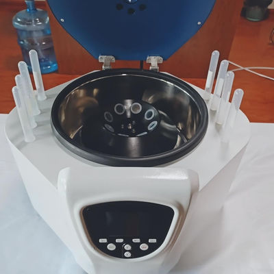 Vitesse maximale médicale 4000r/Min de machine de centrifugeuse de dessus de Tableau de laboratoire